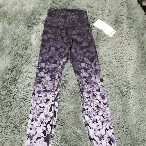Lululemon ,flower - Picture 3 of 4